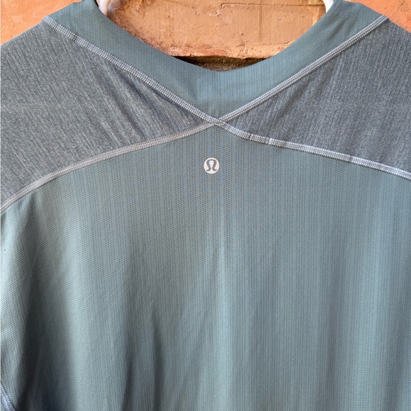 Lululemon Square Neck Training Stretch Logo Mesh Tee Run (Aqua) - Large - Picture 8 of 10